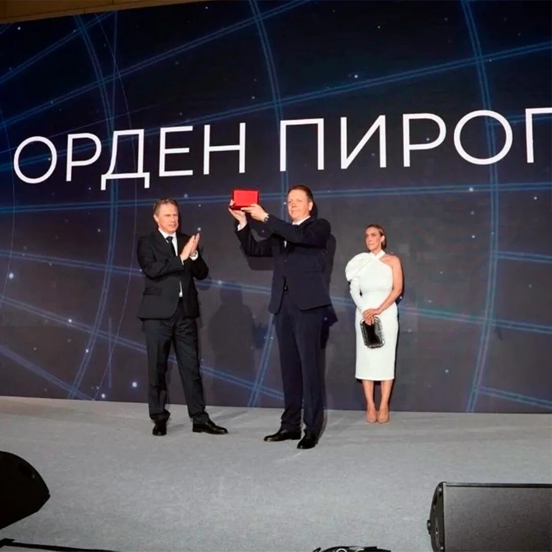 Высшая награда: МНТК «Микрохирургия глаза» награждён Орденом Пирогова в день 40-летия-2